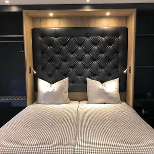 Deluxe 4*, München Deutschland